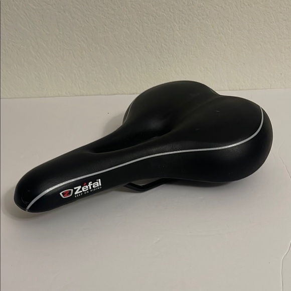 Zefal Black Bike Bicycle Saddle Seat Comfortable Cycling Replacement Part - Picture 1 of 7